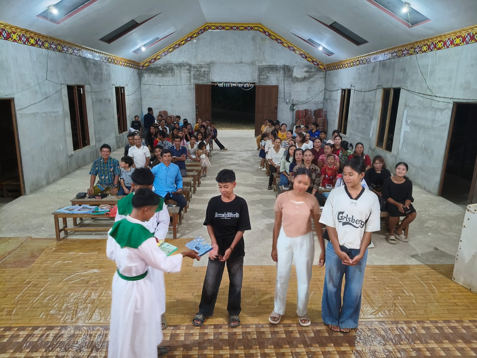 Umat Ikuti Misa di Pusat Paroki dan Stasi Mariangin - Foto 2