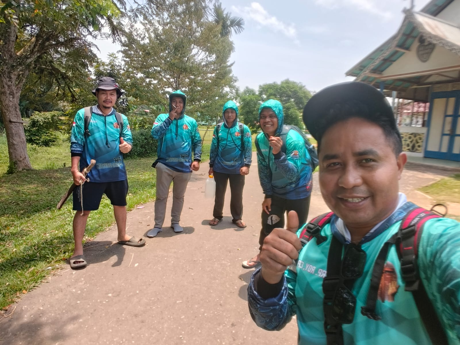 Kebersamaan Warnai Rekreasi Mancing Mania Paroki Menyumbung - Foto 2