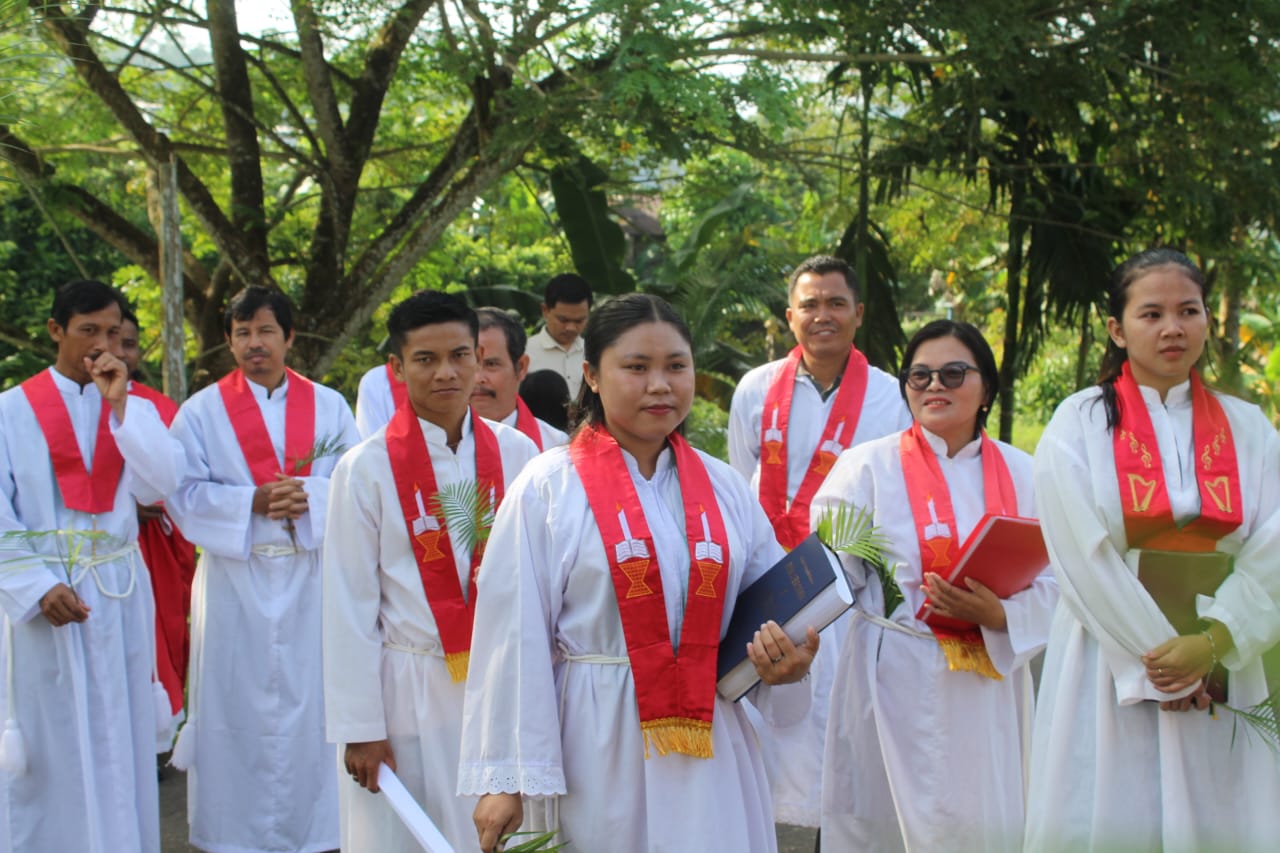 Rangkaian Trihari Suci dan Paskah 2025 Berlangsung Khidmat di Menyumbung - Foto 15