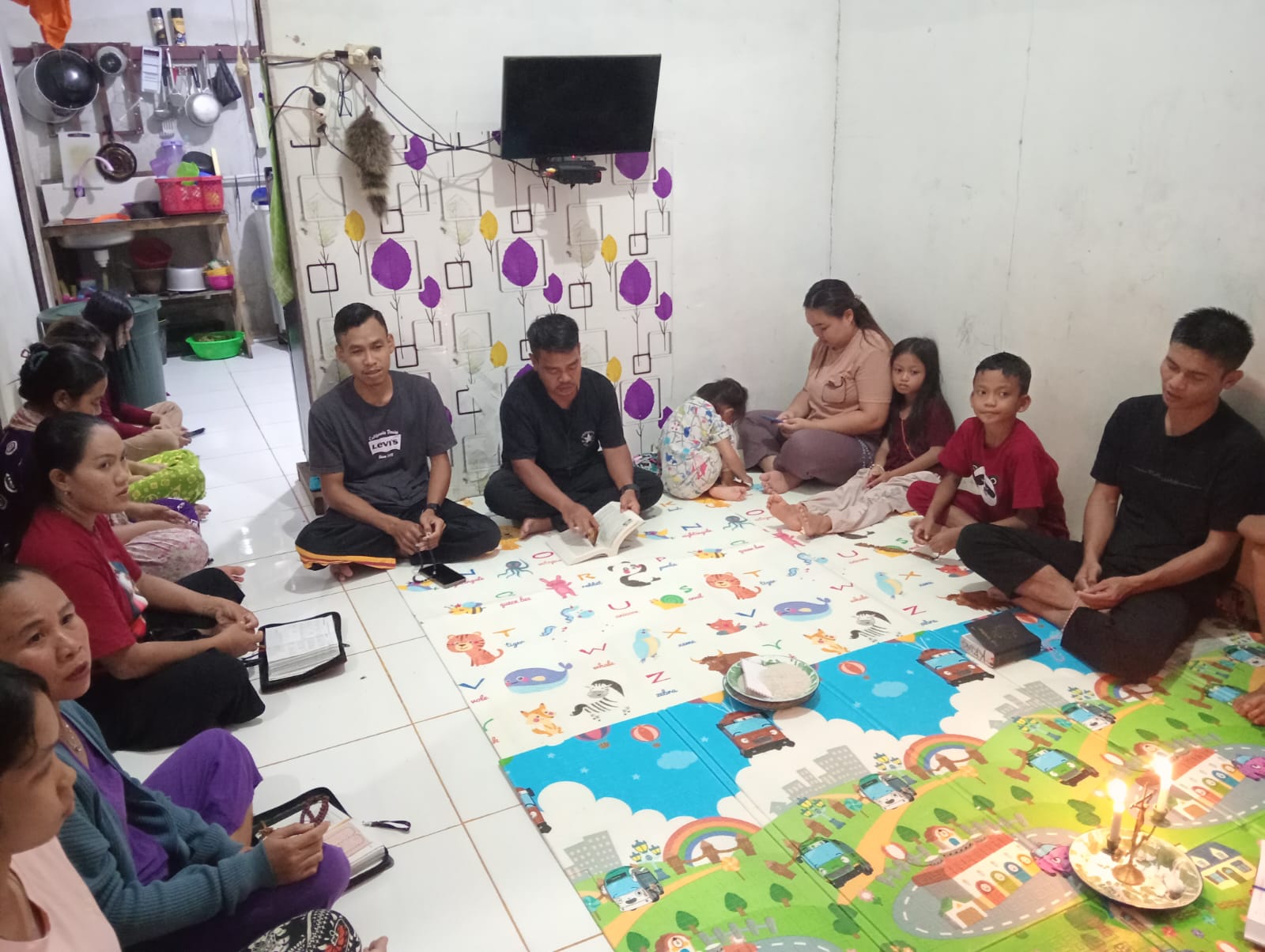 Umat Kring 6 Wilayah 2 Gelar Doa Rosario pada Bulan Maria - Foto 2