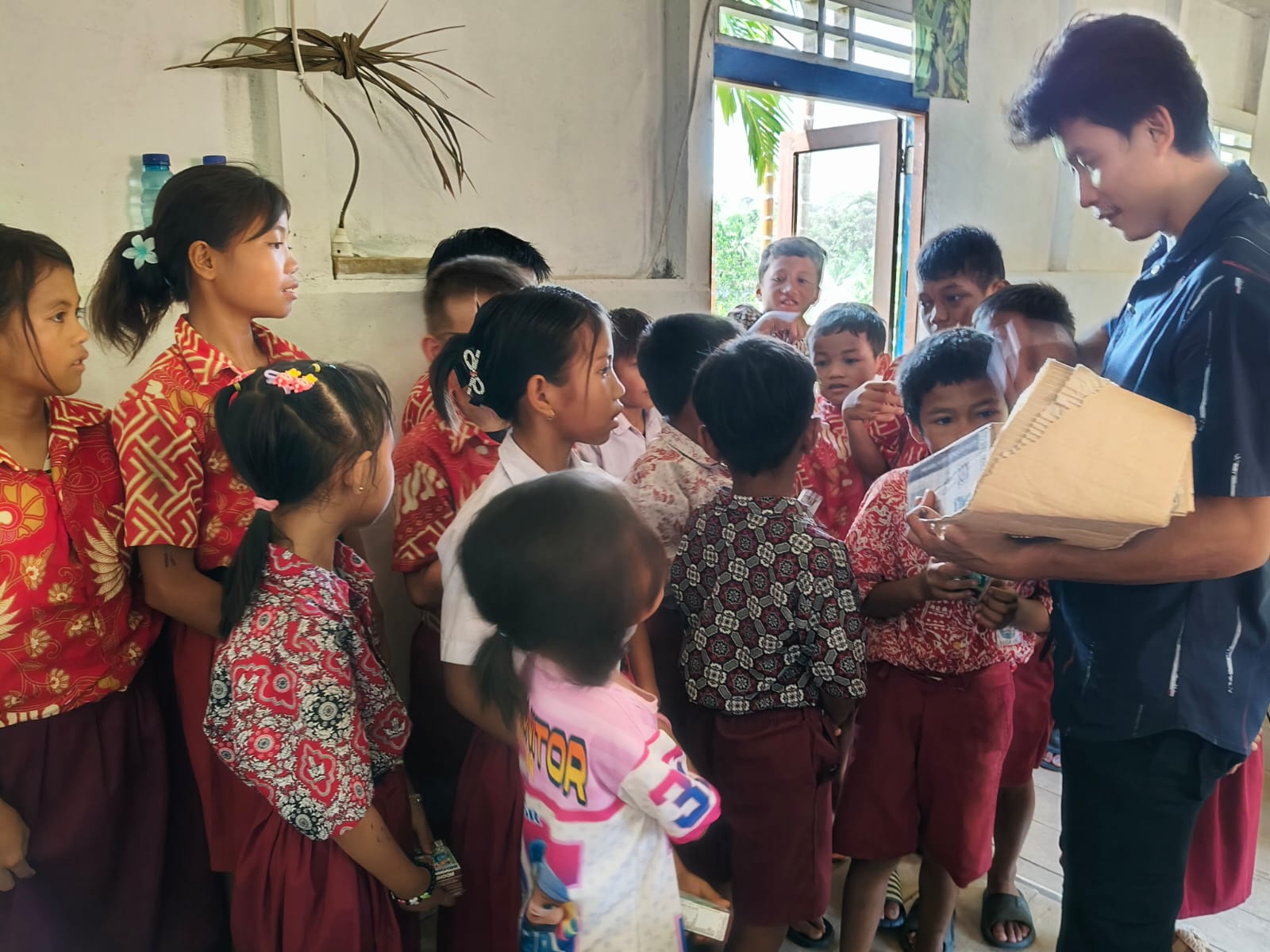 Pelayanan Pastoral dan Pertemuan Umat di Stasi Santo Vinsensius Maria Strambi Riam Perupuk - Foto 9