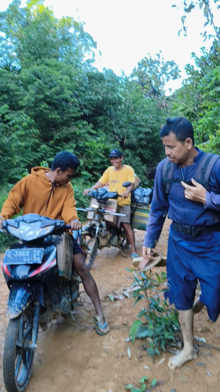 Pelayanan Pastoral dan Pertemuan Umat di Stasi Santo Vinsensius Maria Strambi Riam Perupuk - Foto 10
