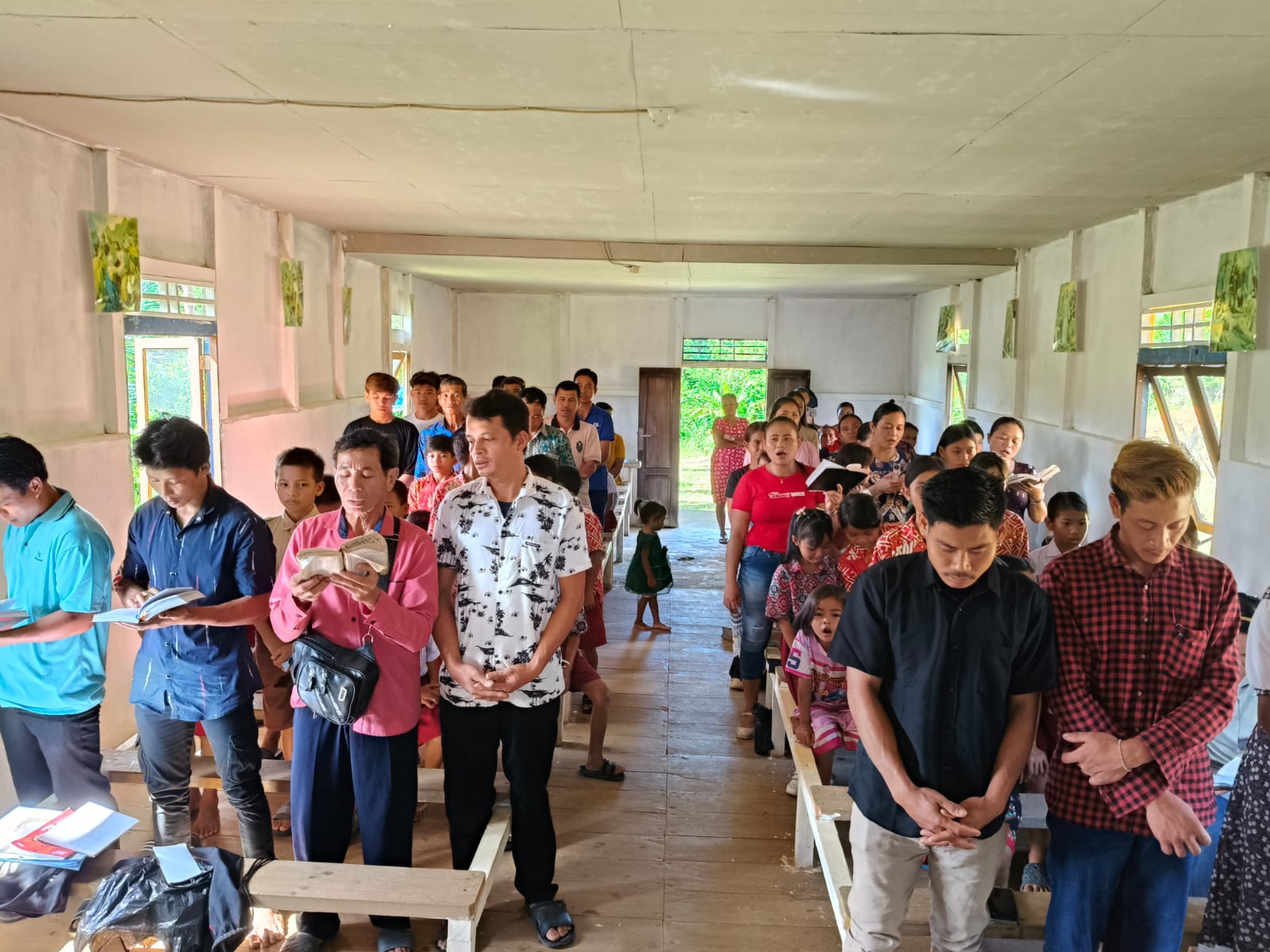 Pelayanan Pastoral dan Pertemuan Umat di Stasi Santo Vinsensius Maria Strambi Riam Perupuk - Foto 2
