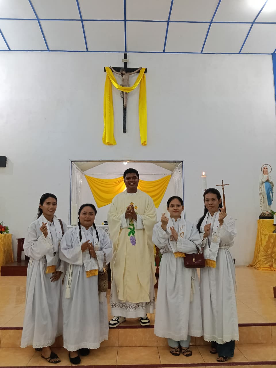 Pelayanan Liturgi Penuh Semangat di Misa 16 Mei 2026 - Foto 4