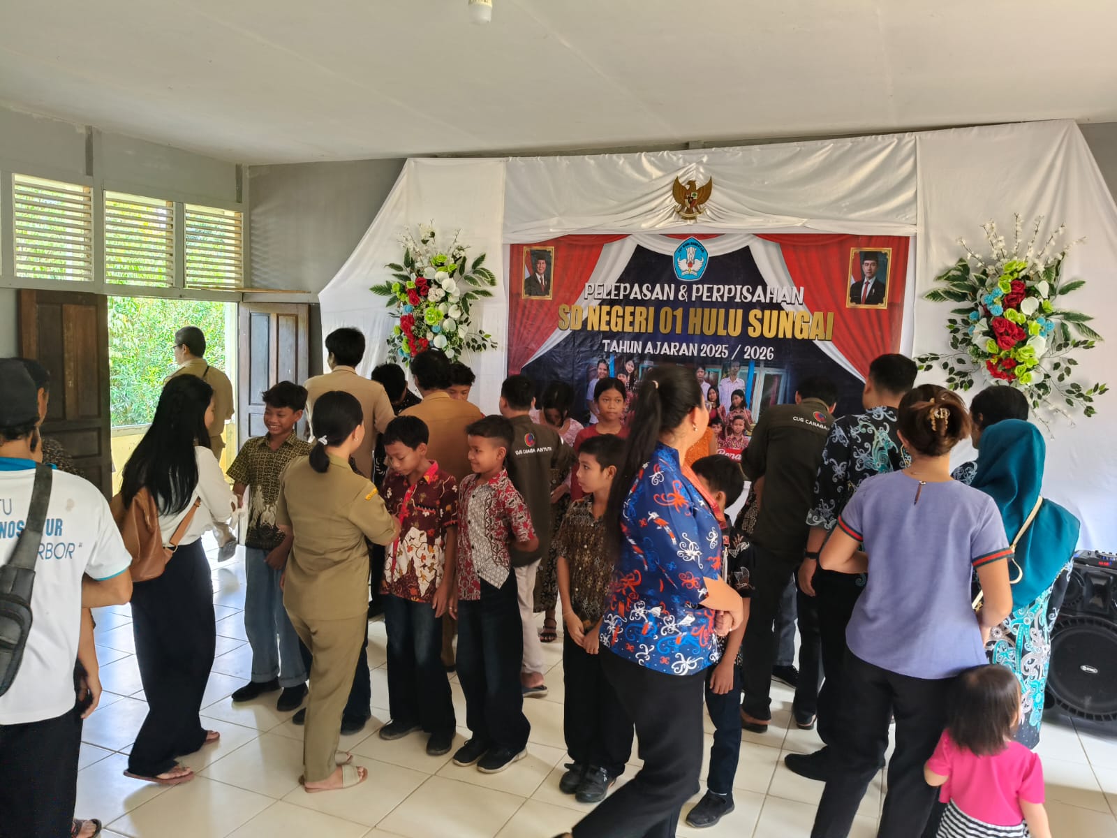 Gereja dan Dunia Pendidikan Bersinergi dalam Pelepasan Siswa Kelas VI SDN 01 Hulu Sungai - Foto 3