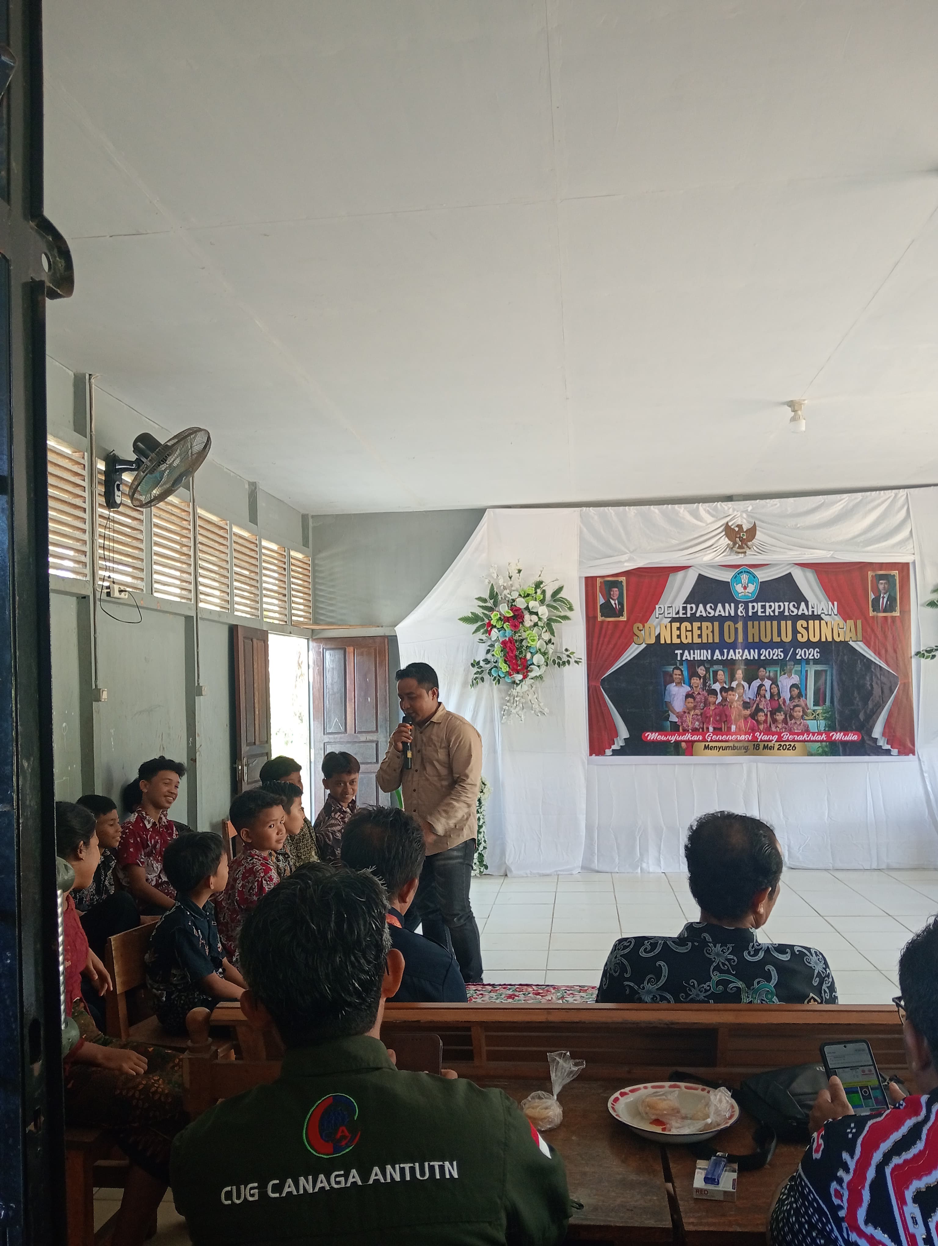 Gereja dan Dunia Pendidikan Bersinergi dalam Pelepasan Siswa Kelas VI SDN 01 Hulu Sungai - Foto 4