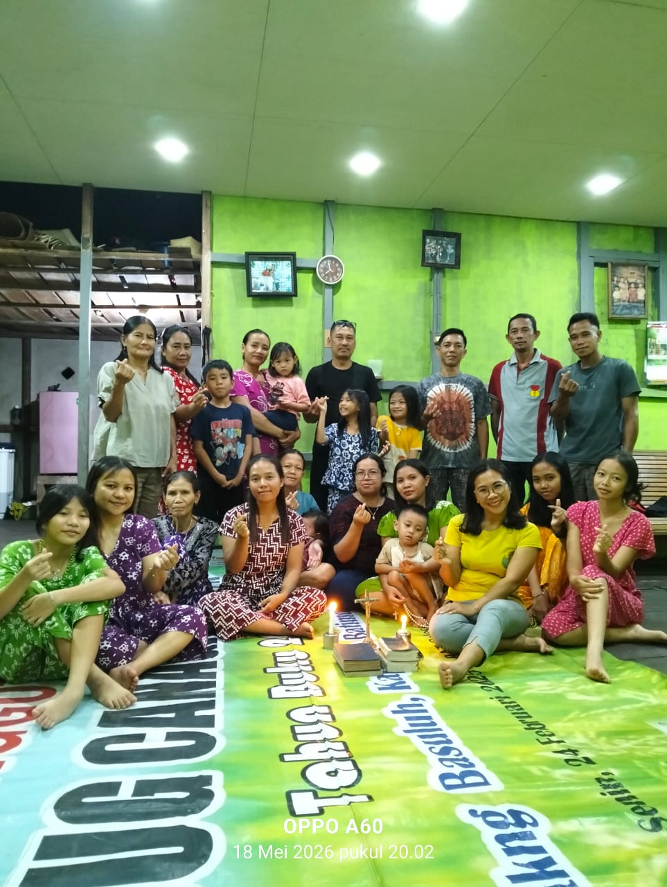 Umat Paroki Salib Suci Menyumbung Bersatu dalam Doa Rosario di Berbagai Kring dan Lingkungan - Foto 2