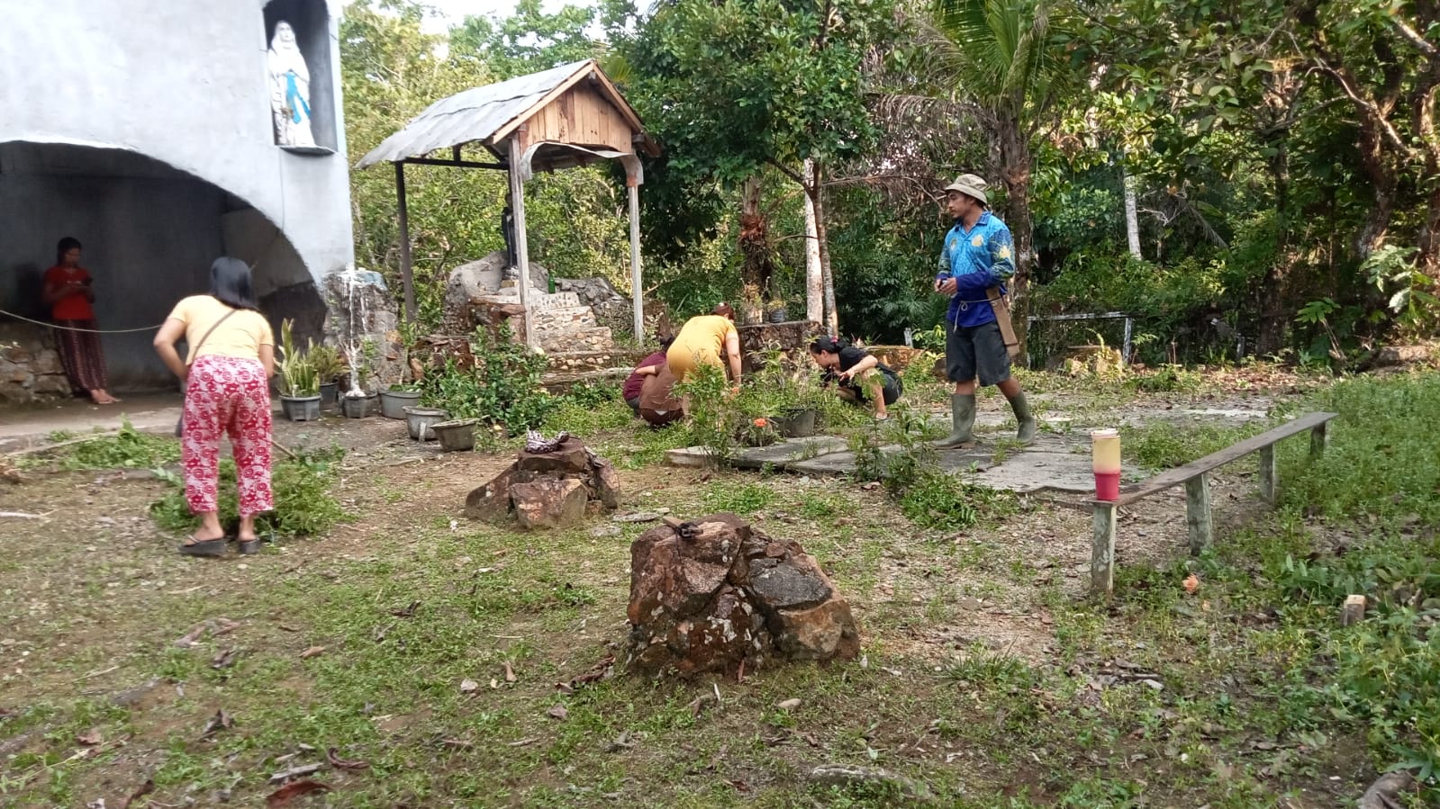 DPP dan Umat Paroki Menyumbung Bergotong Royong Persiapkan Perayaan 50 Tahun Kehadiran Misi Suster OSA - Foto 3