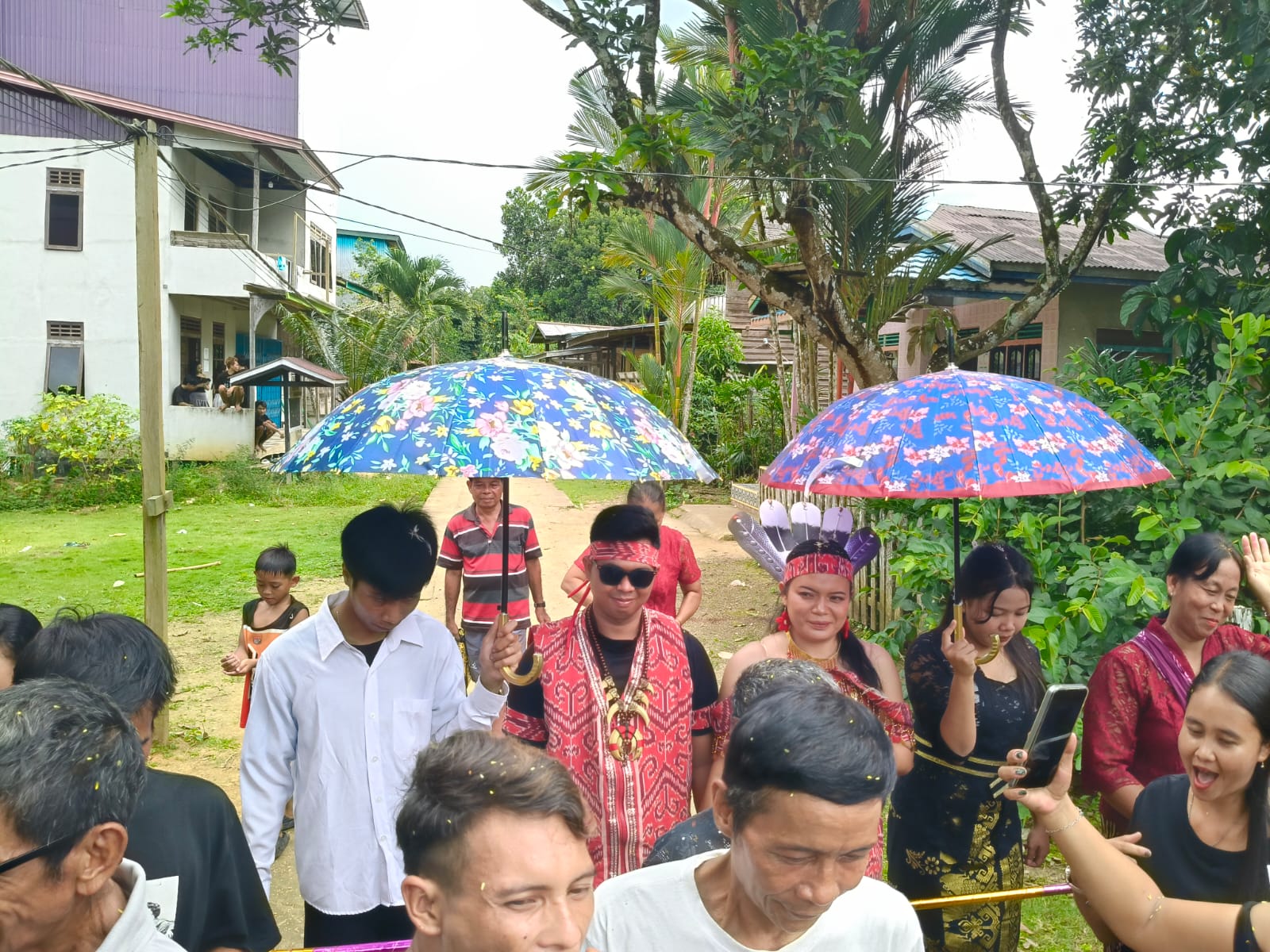 Perjalanan Pelayanan Pastoral ke Stasi Kenyabur: Baptis, Komuni Pertama, dan Pemberkatan Nikah - Foto 2