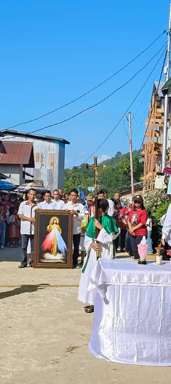 Prosesi Rosario Keliling Kampung Semarakkan Pesta Emas 50 Tahun Misi Suster OSA di Menyumbung - Foto 6