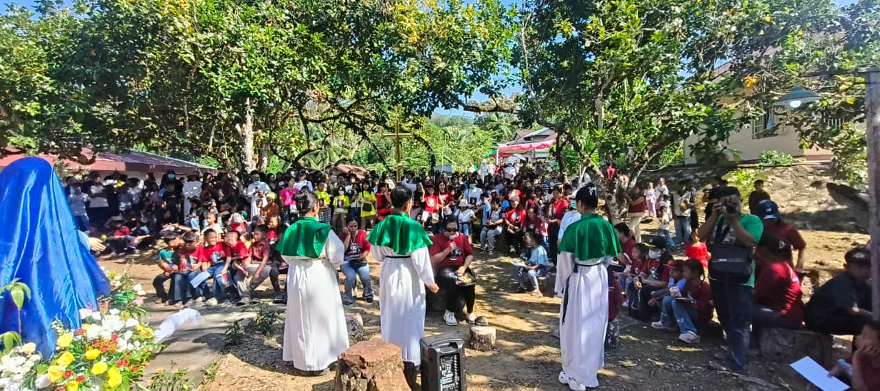 Prosesi Rosario Keliling Kampung Semarakkan Pesta Emas 50 Tahun Misi Suster OSA di Menyumbung - Foto 3
