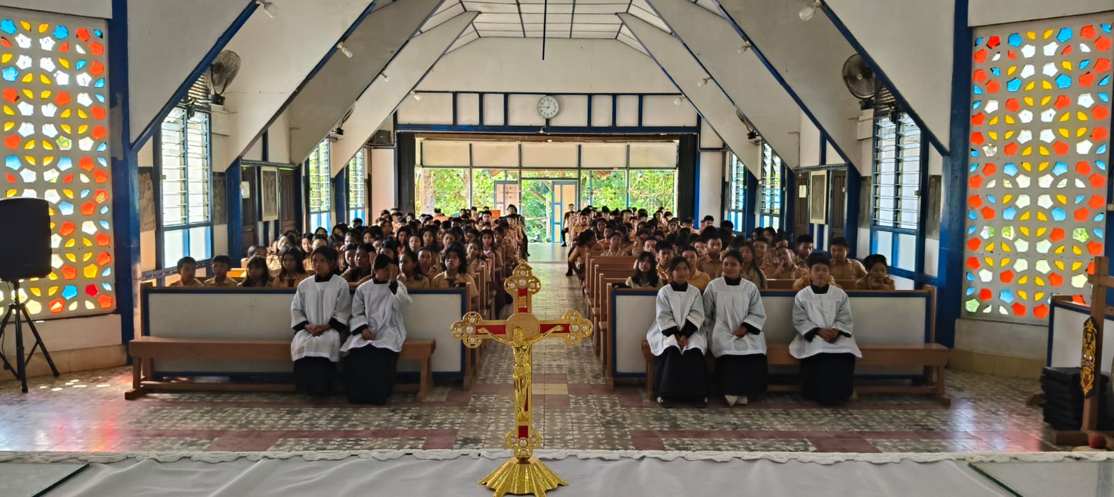 Misa Syukur Pembukaan Tahun Ajaran Baru 2026/2027 di Pusat Paroki Salib Suci Menyumbung - Foto 2