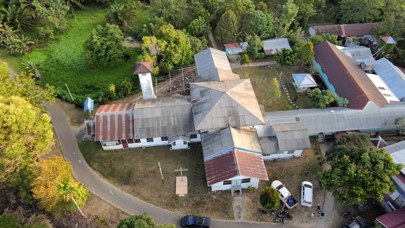 Lingkungan Gereja Paroki Salib Suci Menyumbung