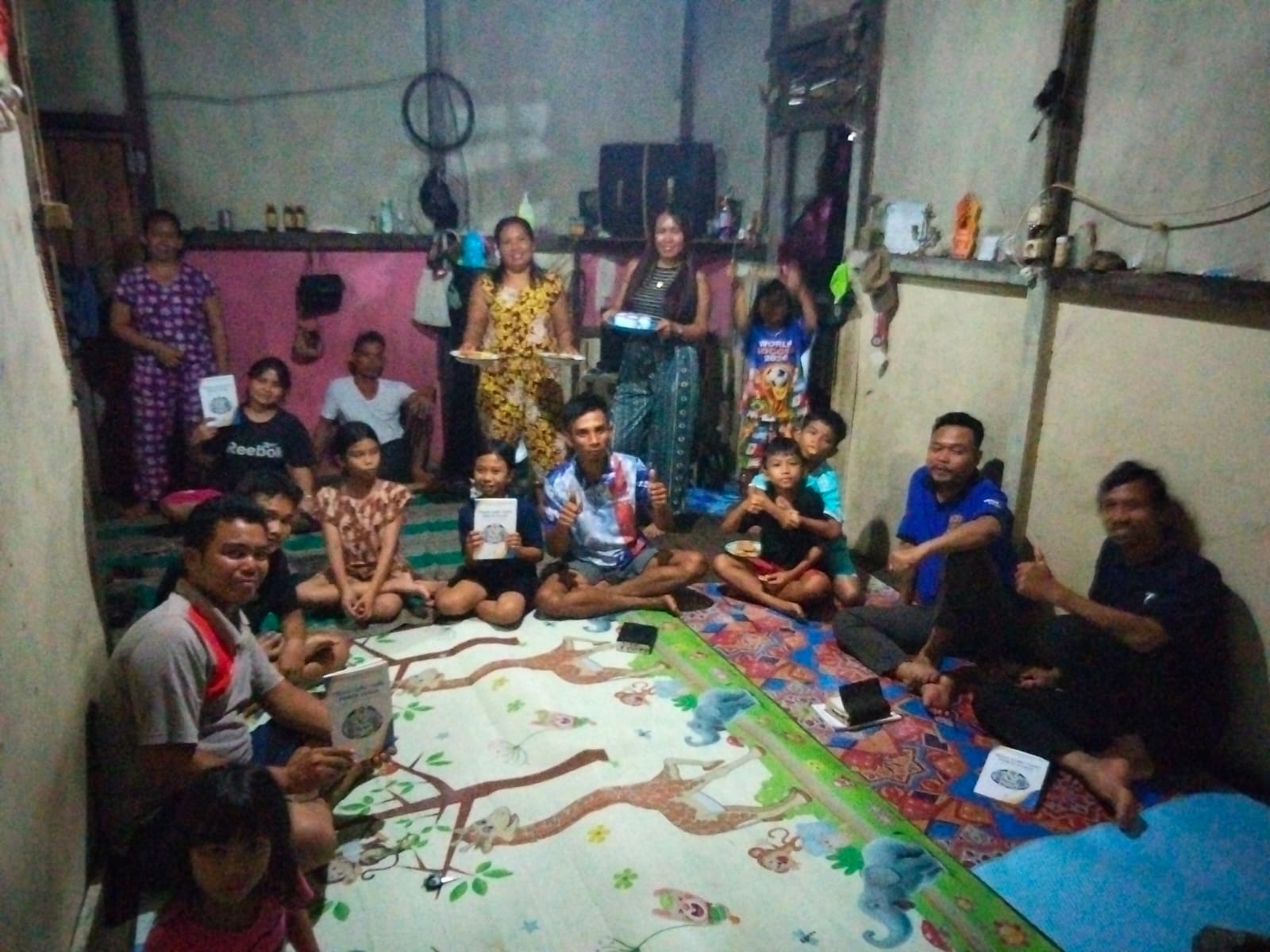 Pendalaman Iman di Setiap Kring paroki Salib Suci Menyumbung - Foto 3
