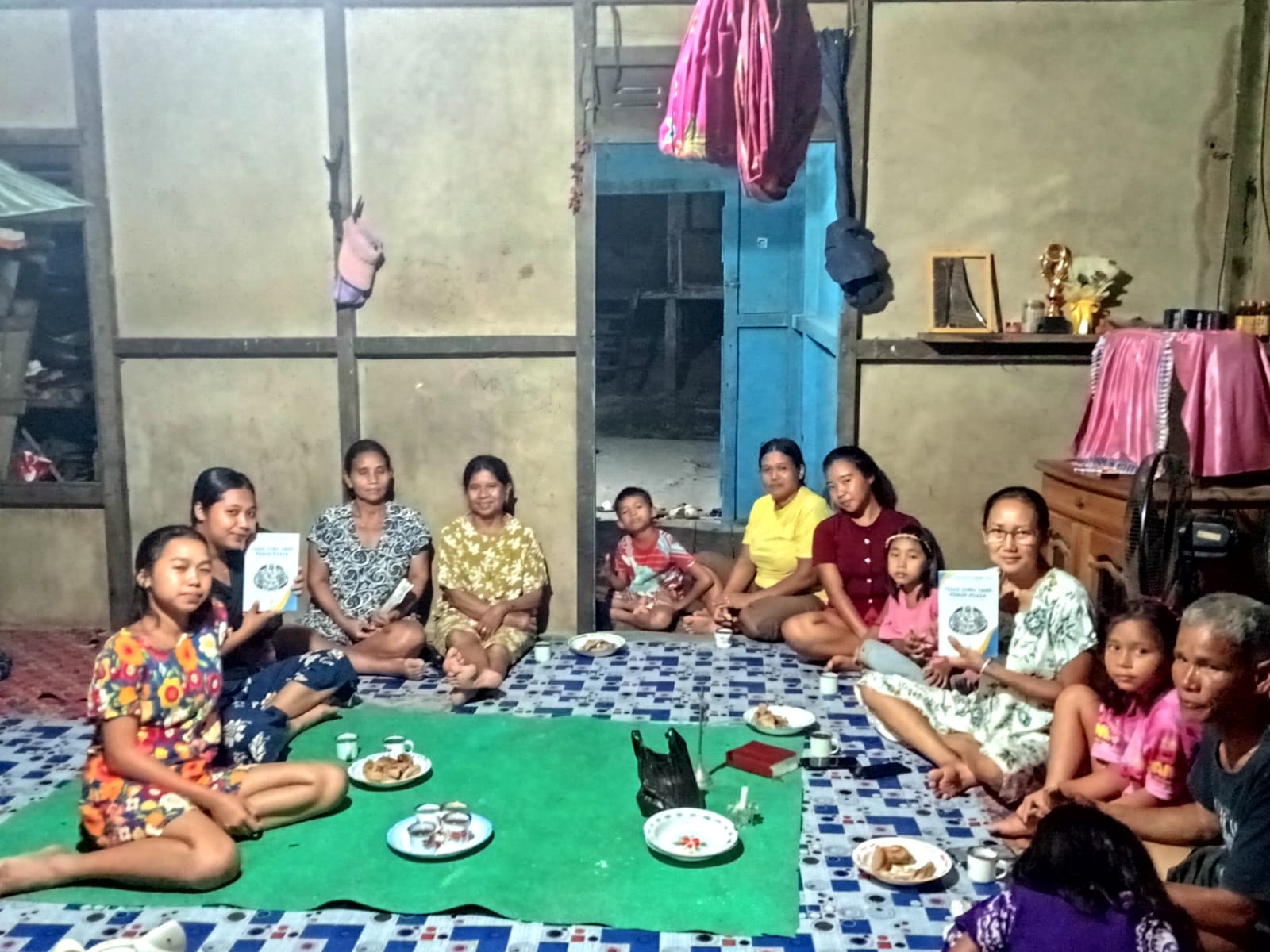 Pendalaman Iman di Setiap Kring paroki Salib Suci Menyumbung - Foto 5