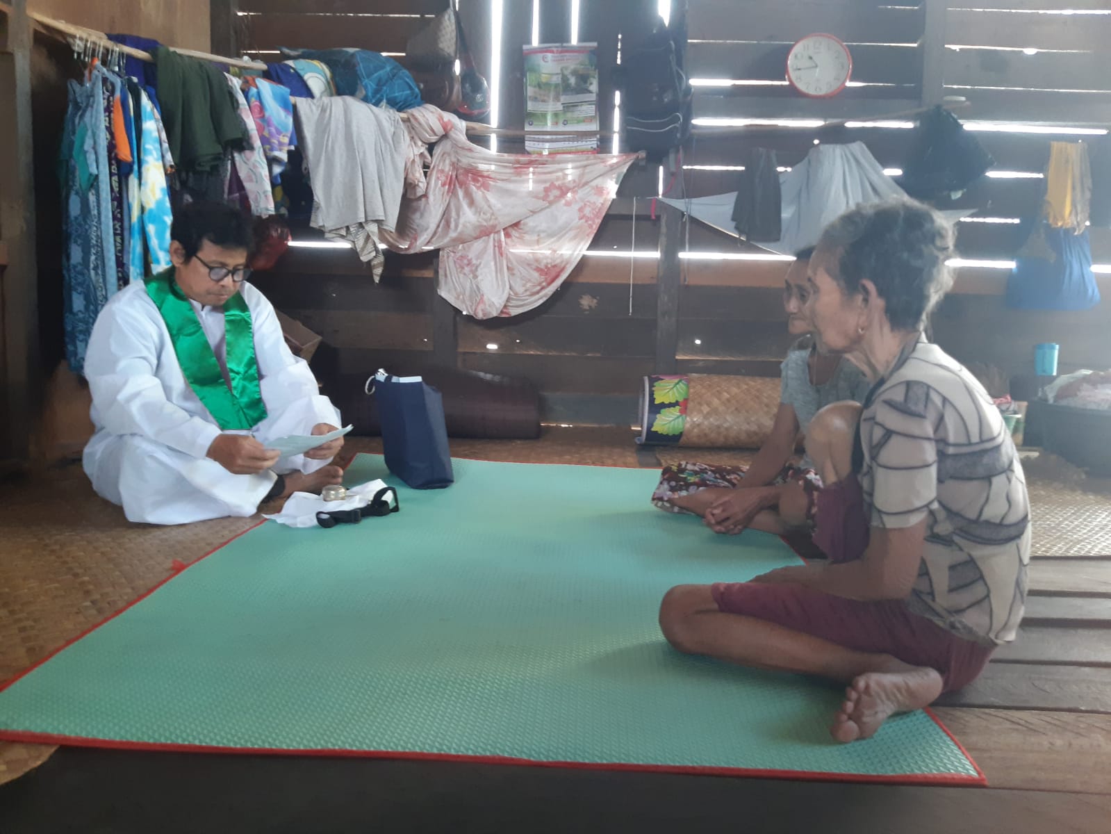 Pelayanan Komuni Untuk Orang Sakit - Foto 4
