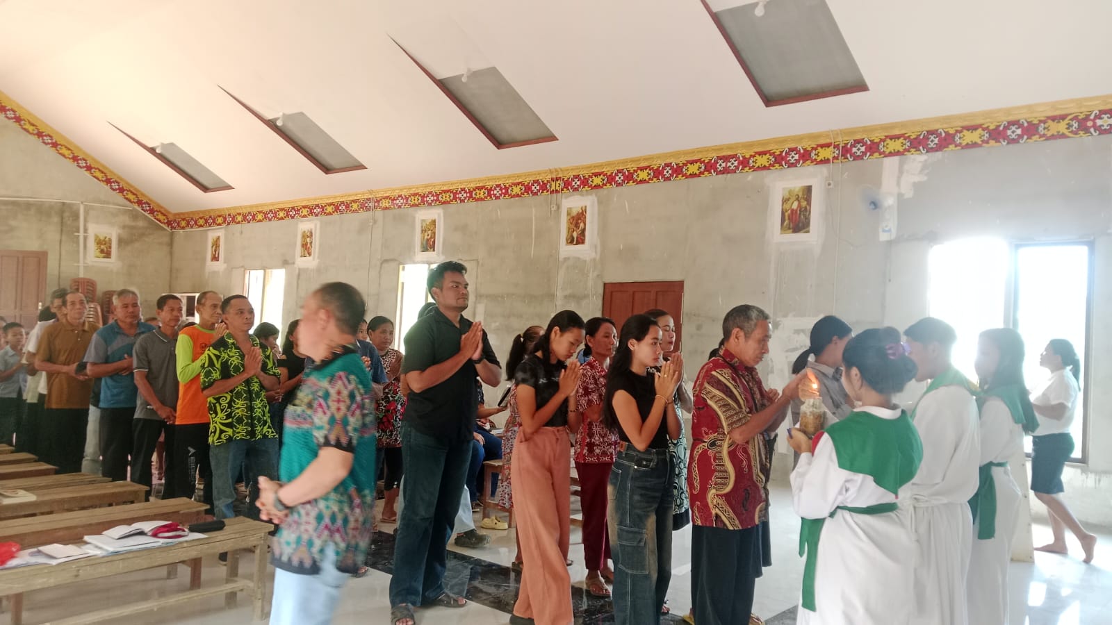 Ibadat Hari Minggu Biasa ke-XXIII umat di Stasi Mariangin dan Stasi Kenyauk - Foto 4