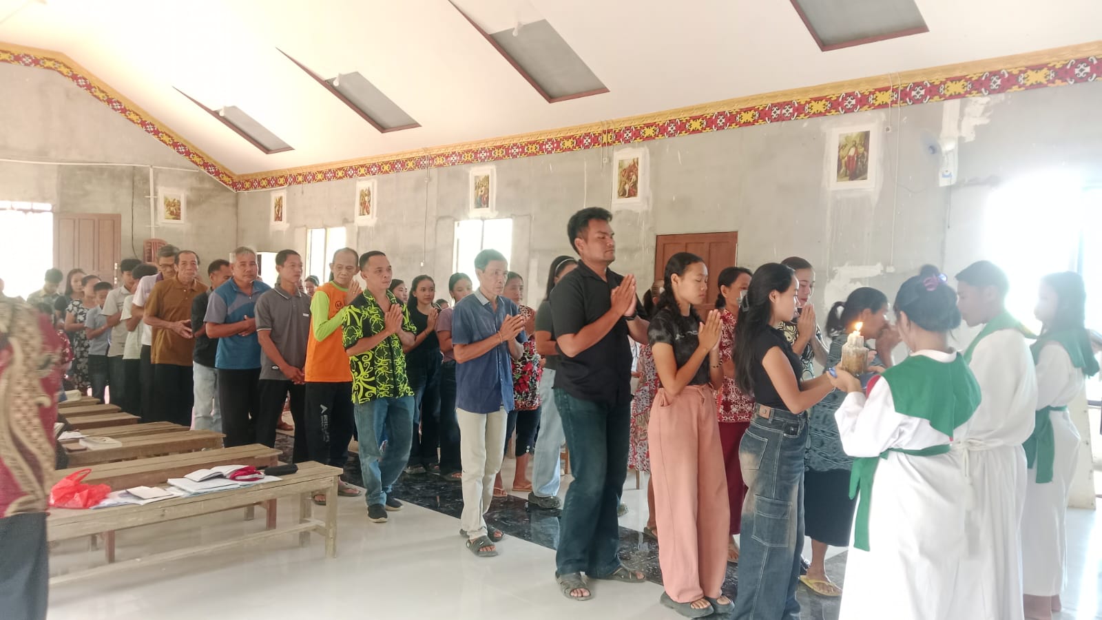 Ibadat Hari Minggu Biasa ke-XXIII umat di Stasi Mariangin dan Stasi Kenyauk - Foto 2