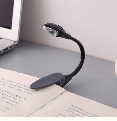 Clip-On LED Buchlicht für ungestörtes Lesen - Premium Produkt bei AlltagsGold Schweiz