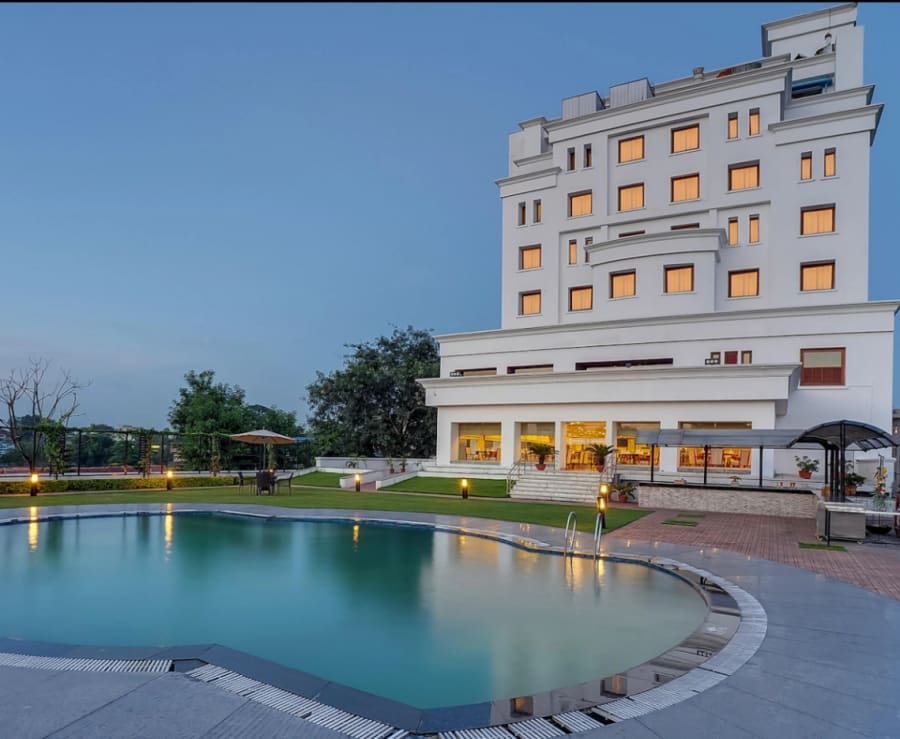 Royal Sarovar Portico Photo 1