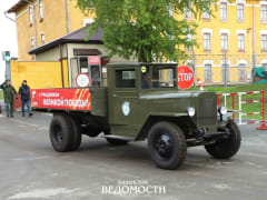 В Казани провели парад у домов ветеранов