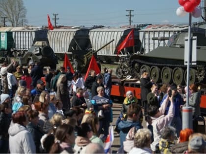 «Паровоз Победы» сделал остановку на железнодорожном вокзале Набережные Челны