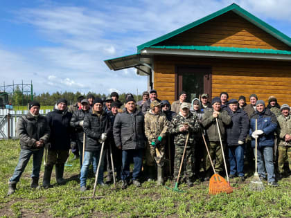 В рамках экологического Двухмесячника  жителями и работниками Альмендеровского сельского поселения   выполнены  работы по наведению порядка  территории кладбища