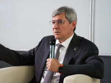 Роман Шайхутдинов выступил перед слушателями Международной Школы молодых ученых-юристов