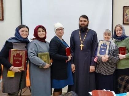 В Никольской воскресной школе проходят занятия для взрослых