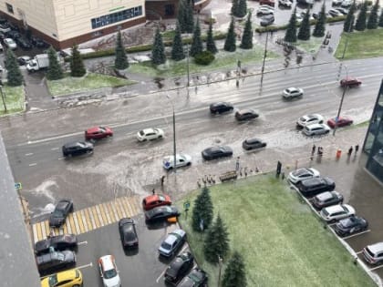 Видео: на Казань обрушился ливень с градом