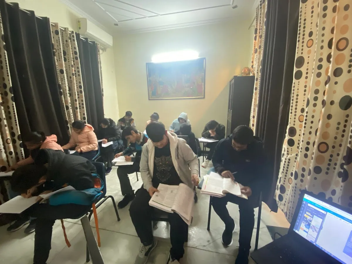 Chemistry Tuition by Reetika Bhatia photo 3