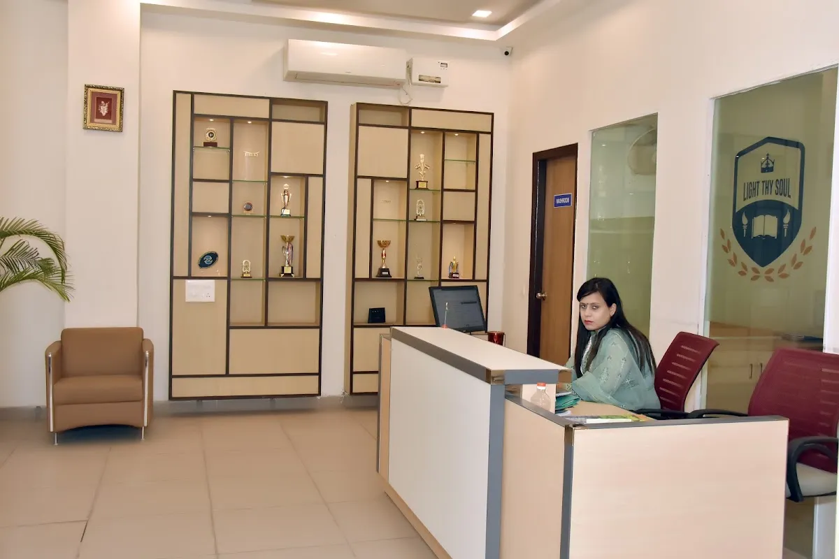 lady Florence Convent School photo 3