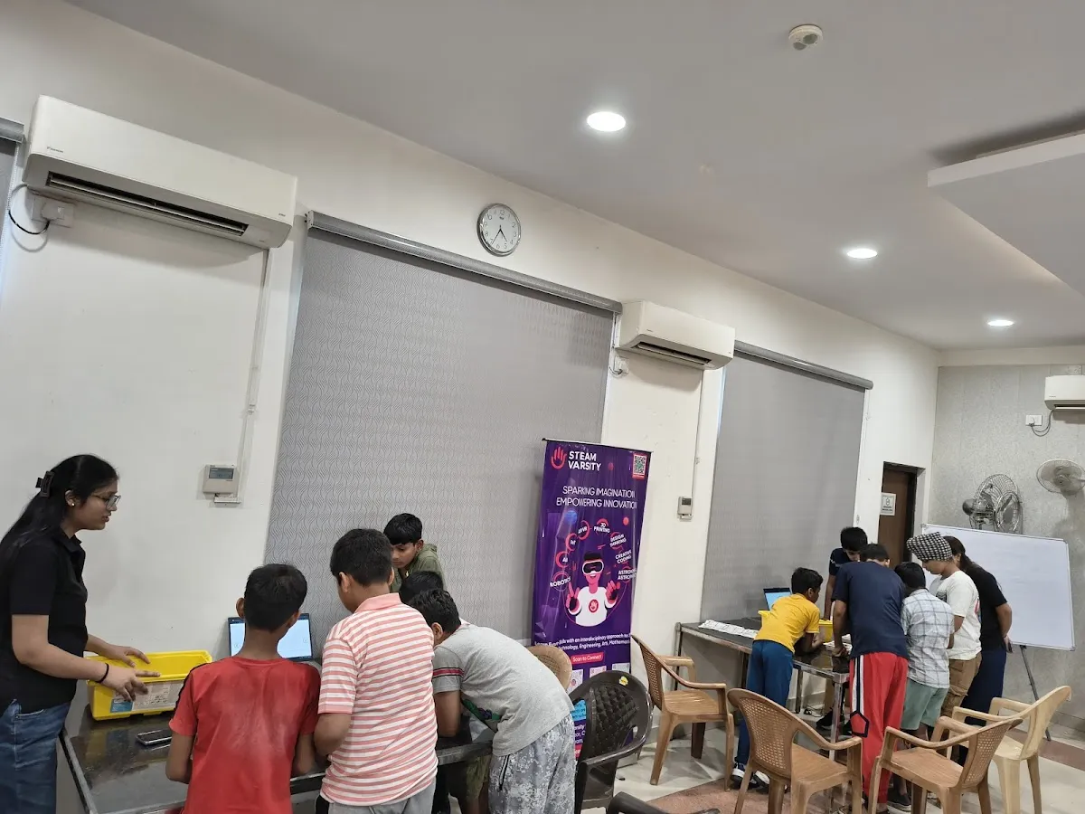 STEAM Varsity Makerspace photo 4