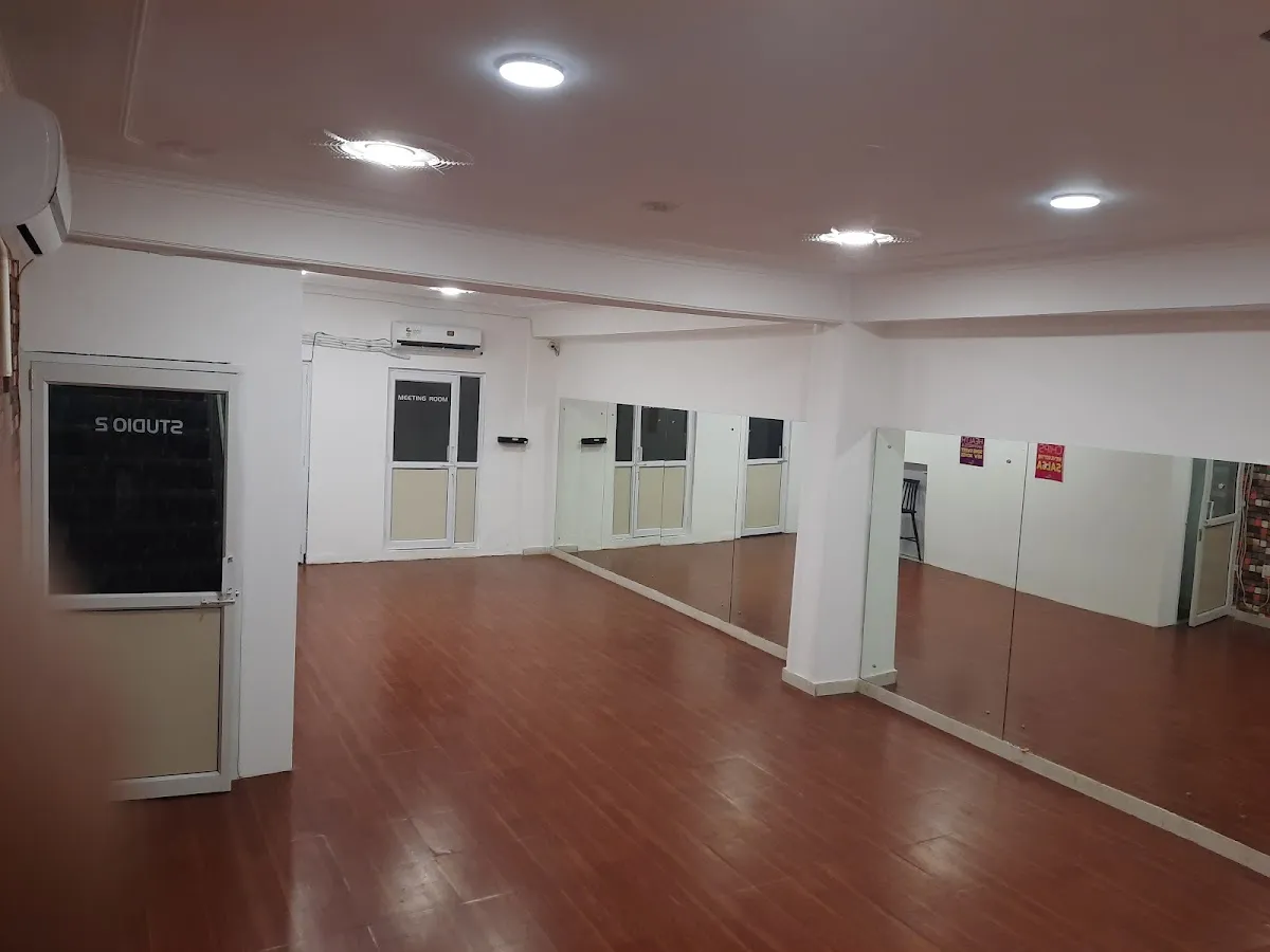 Shake a Leg Dance & Wellness Centre : Best Dance Classes | Best Wedding Choreographer | Gurgaon photo 2