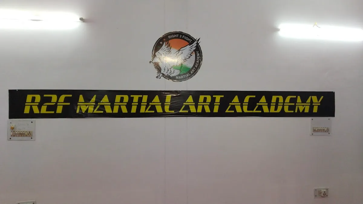MMA Classes| karate | kickboxing | self defence class |weight loss training |R2F |Grappling photo 3