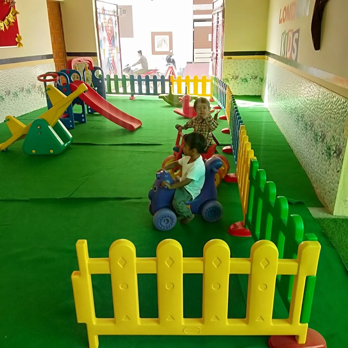 London kids pre school and Day care photo 3