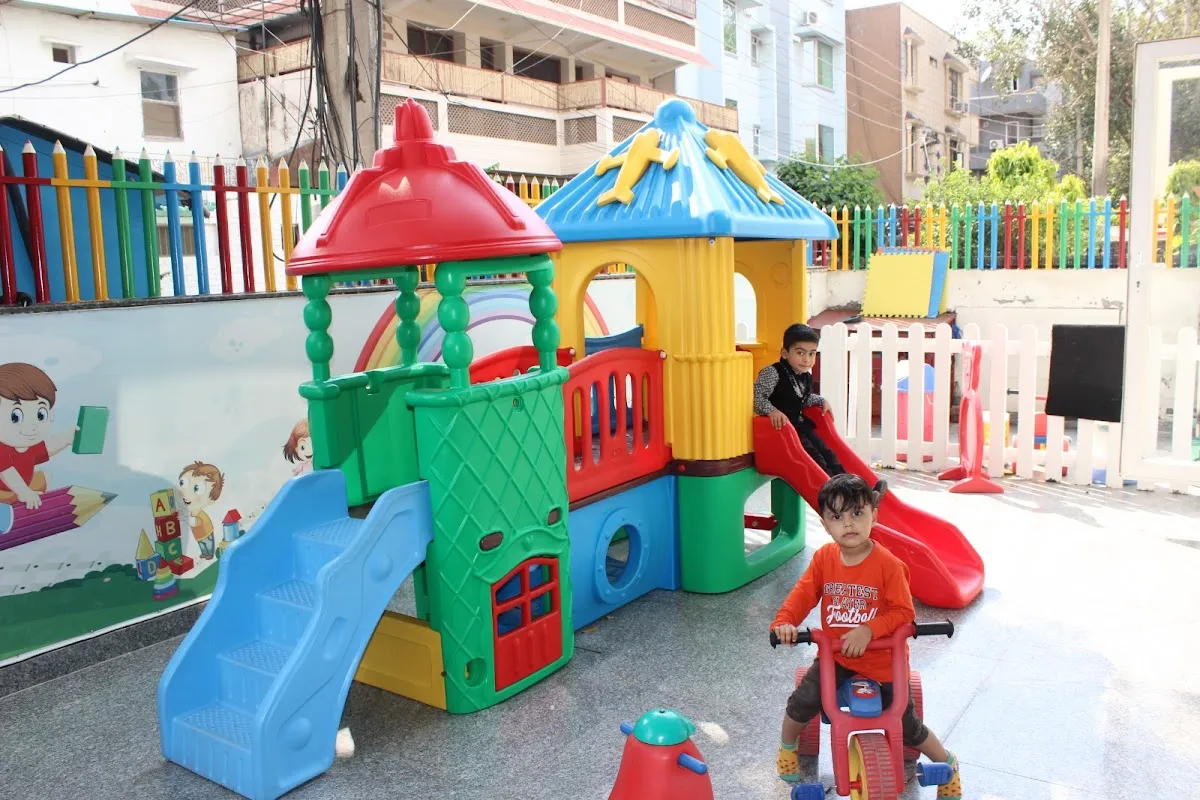 Footprints: Play School, Day Care & Creche in Sector 14 Gurugram photo 3