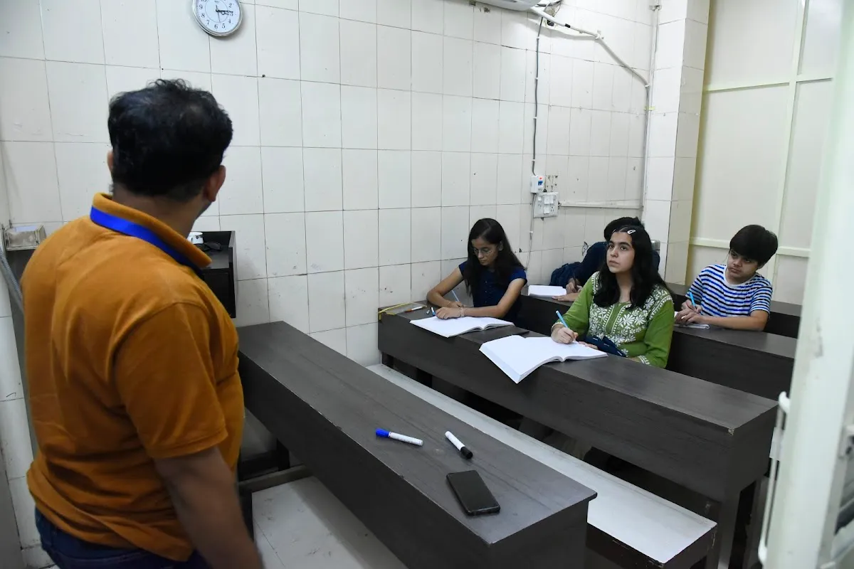 Goyal Classes for NEET/IIT-JEE/Foundation/Boards photo 6