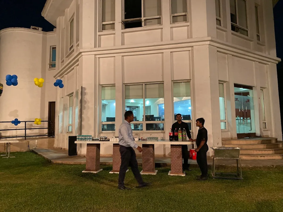 Malibu Town Club photo 4