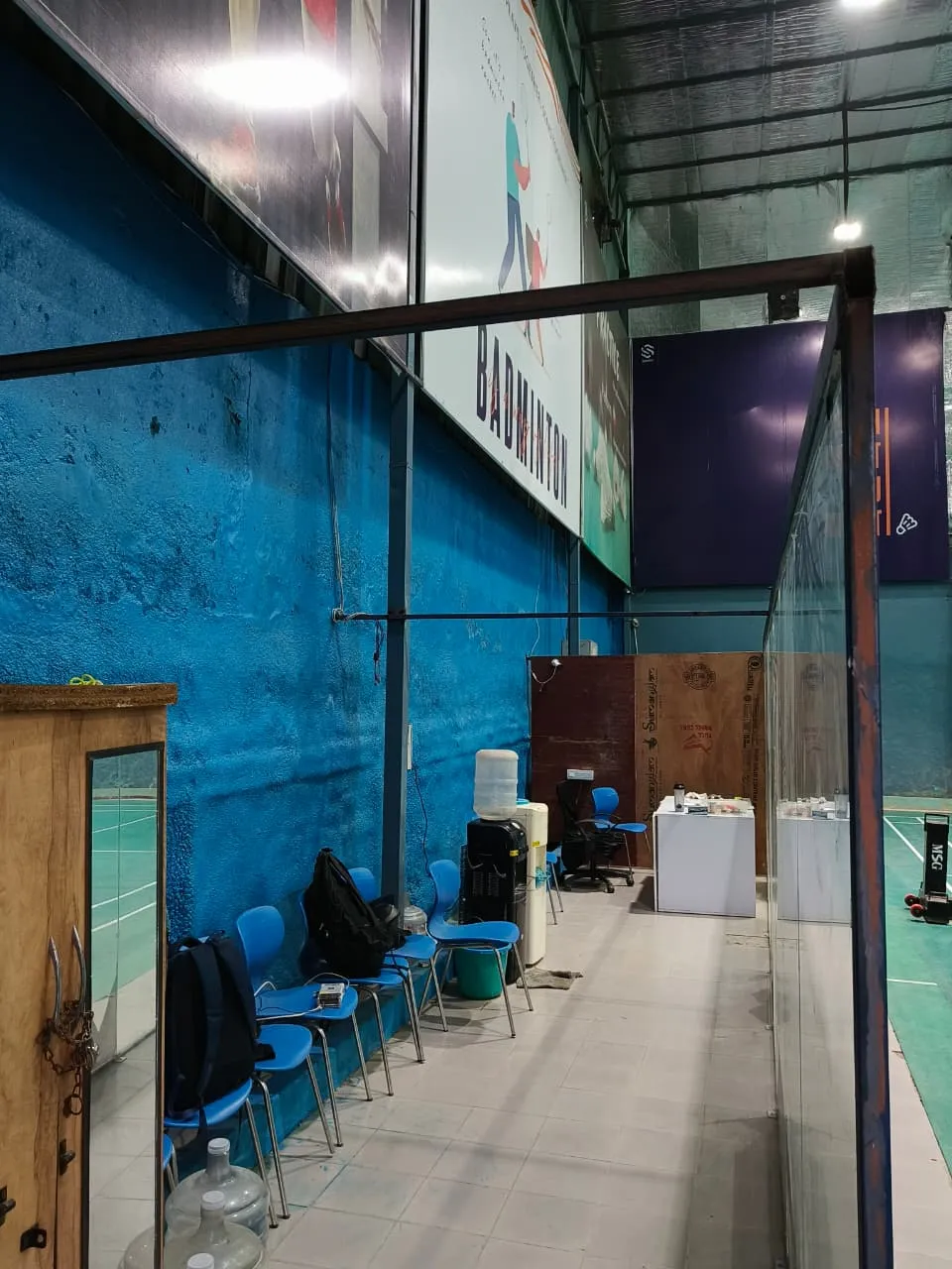 Rackonnect Strings & Feathers Badminton Arena | Sporbit photo 4