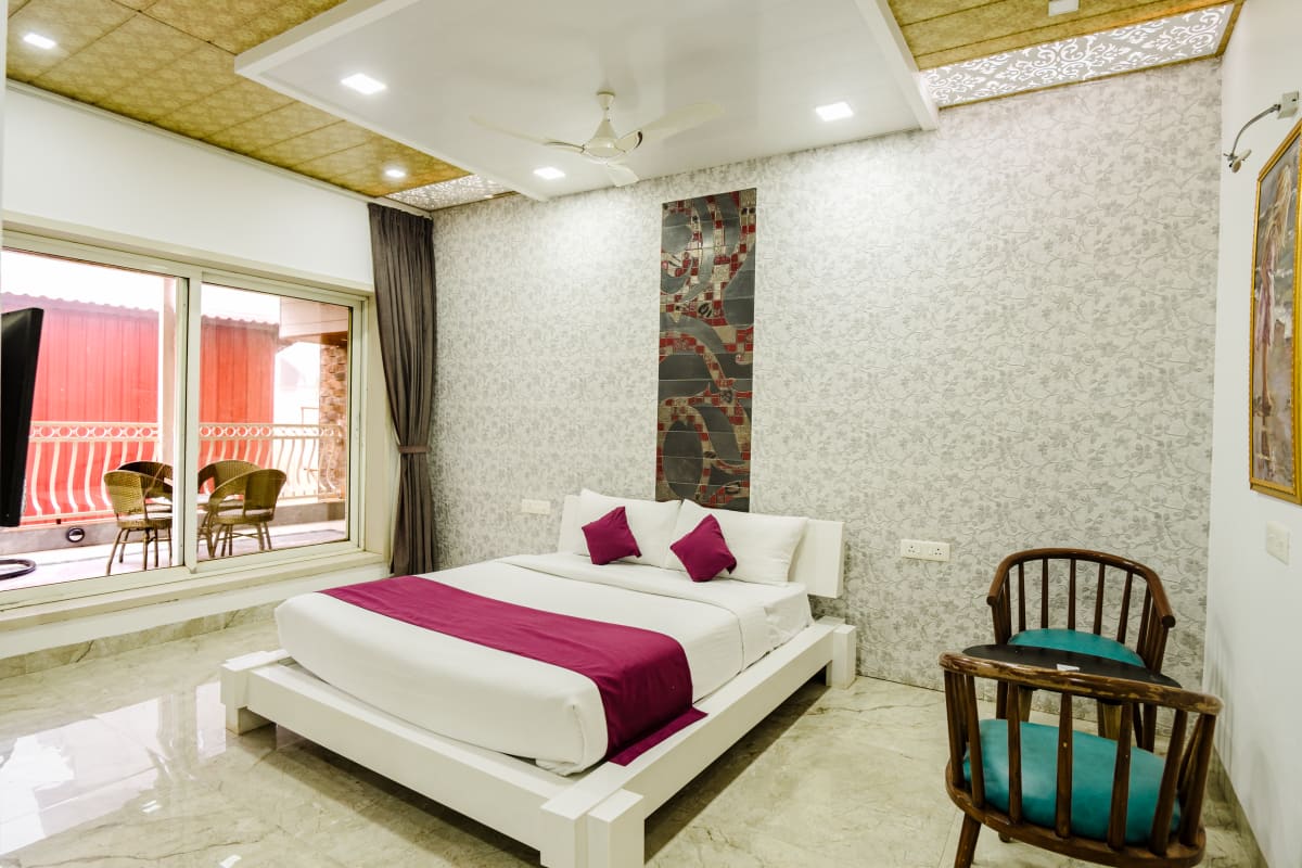 Moonstone Meadows - 1 Room