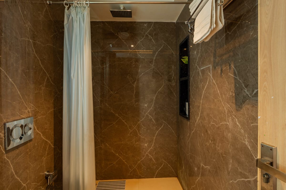Gracias Aquora | 1-Room Retreat With Private Balcony, Shared Pool, & Restros, Close to Ashvem Beach