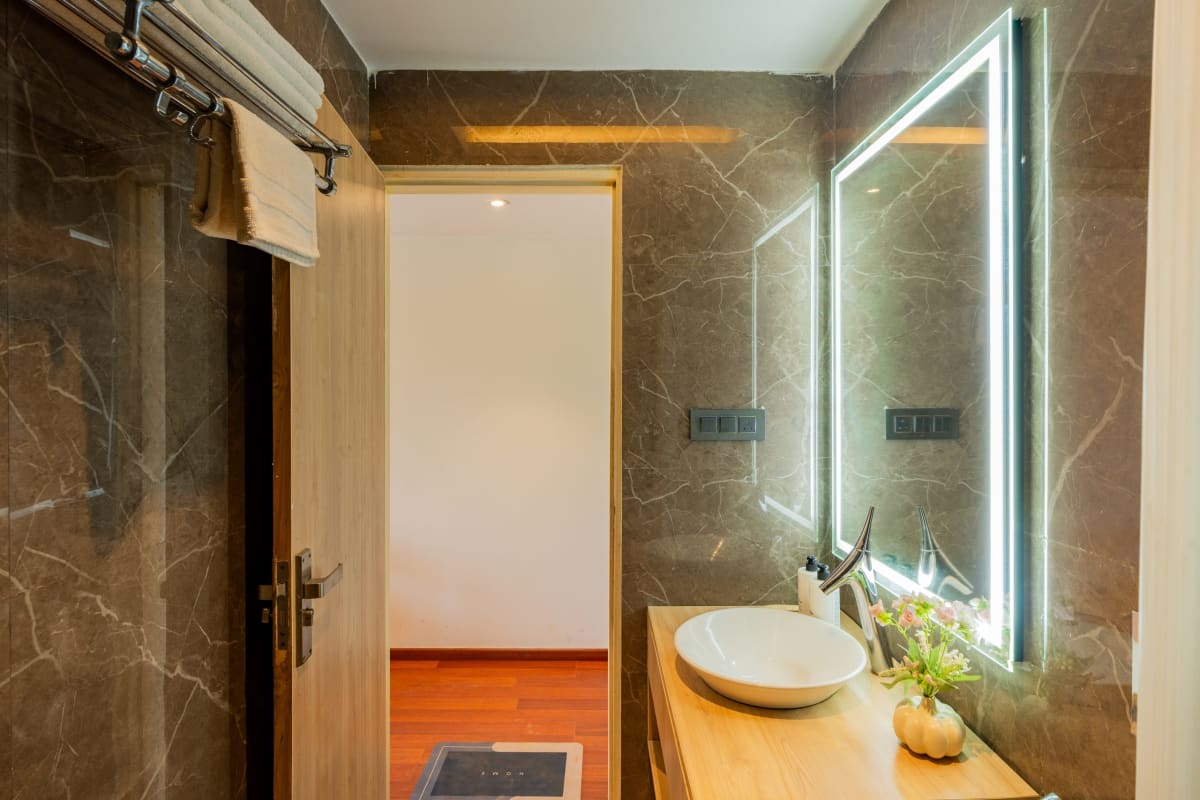 Gracias Aquora | 1-Room Retreat With Private Balcony, Shared Pool, & Restros, Close to Ashvem Beach preview 4