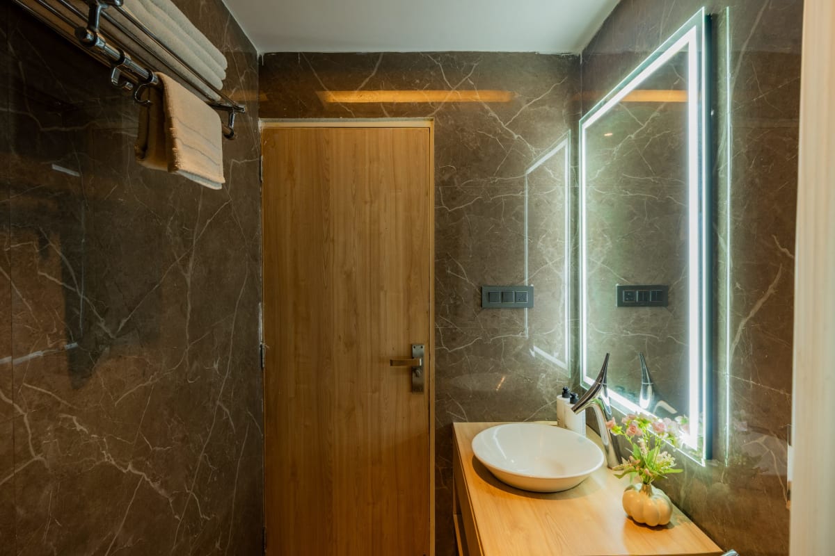 Gracias Aquora | 1-Room Retreat With Private Balcony, Shared Pool, & Restros, Close to Ashvem Beach
