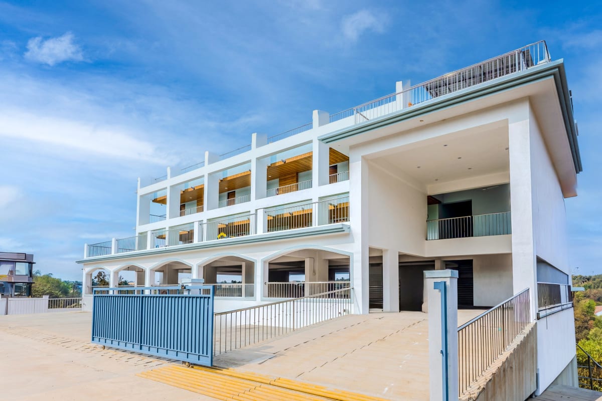 MidPoint Uno Suite | Pet-friendly 1-Room with Shared Outdoor Pool, Living Area & Entertainment Lounge | Lift Access