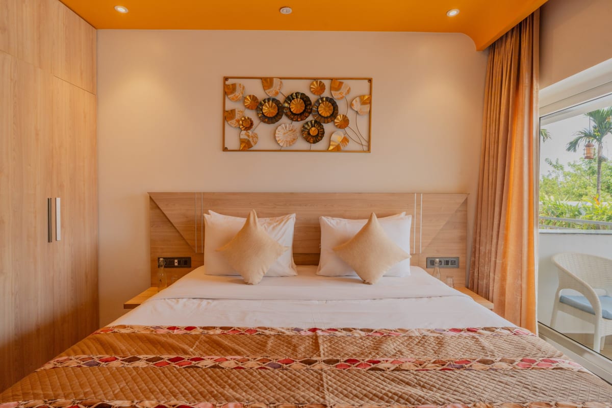 Gracias Bleu | 1-Room Retreat With Sea Views, Common Pool, & Restro Close to Ashwem Beach