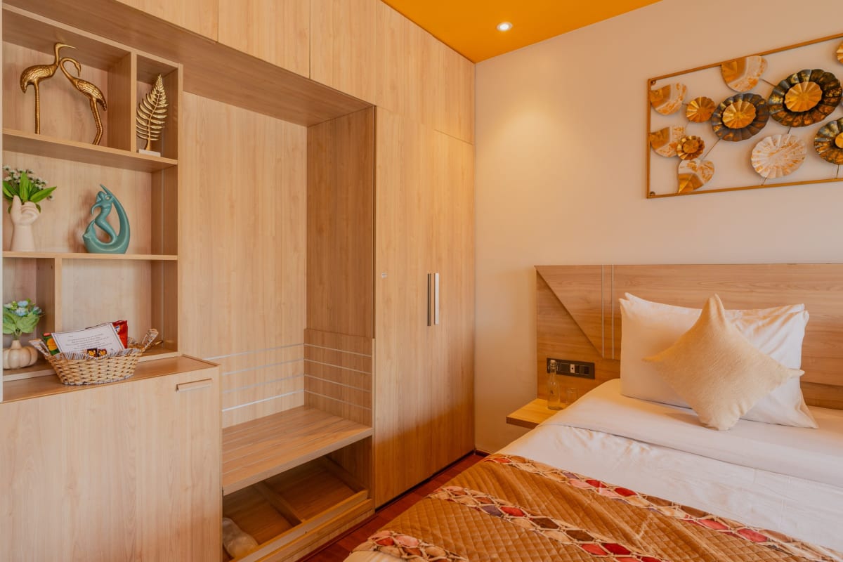 Gracias Bleu | 1-Room Retreat With Sea Views, Common Pool, & Restro Close to Ashwem Beach preview 3