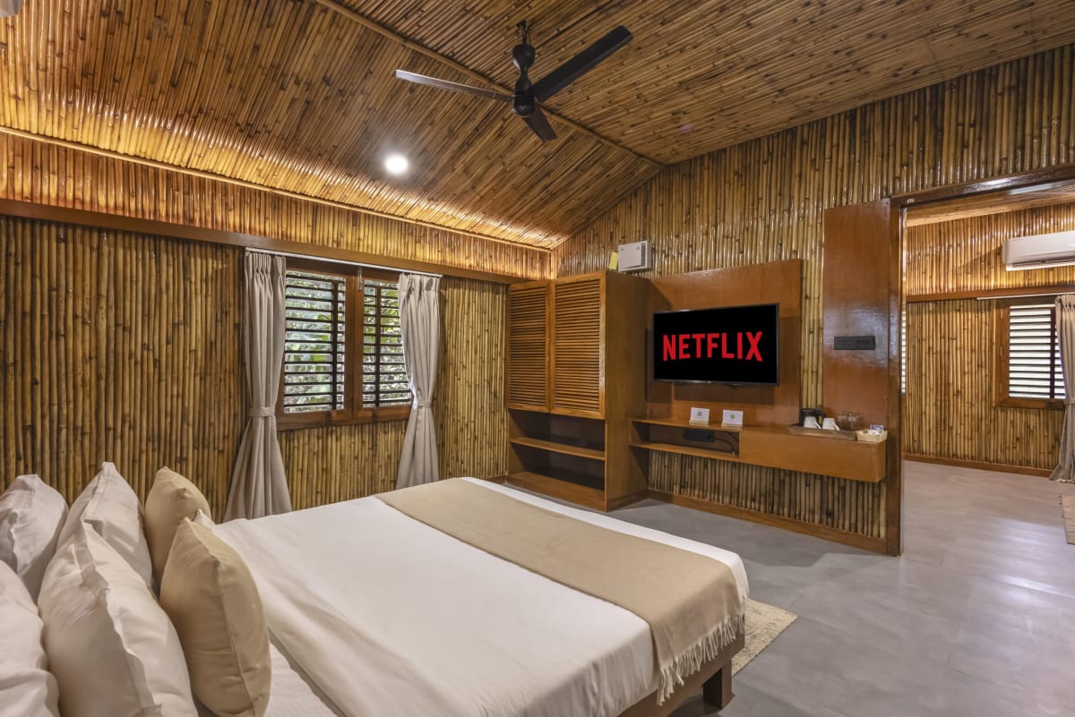 Timber Premium Suite | Pet-friendly Bamboo Cottage with Pvt Verandah, Lounge & Shared Outdoor seating & Restaurant preview 3