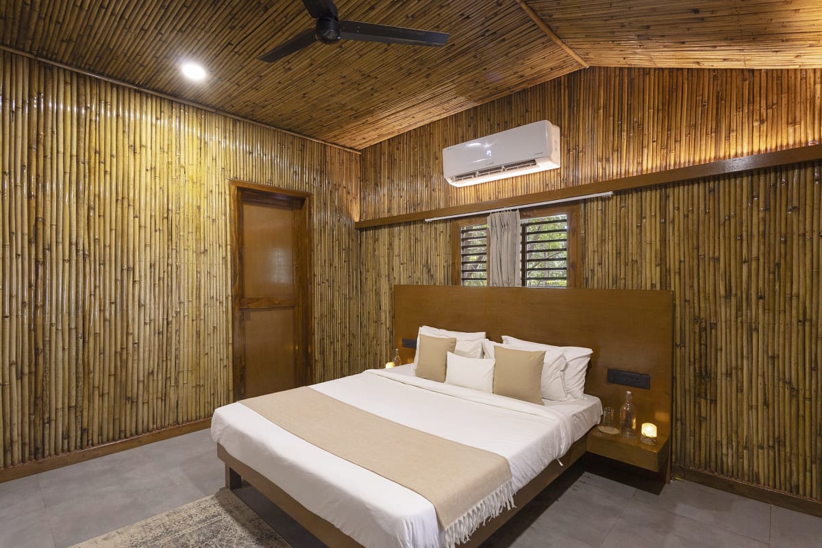 Timber Premium Suite | Pet-friendly Bamboo Cottage with Pvt Verandah, Lounge & Shared Outdoor seating & Restaurant preview 4
