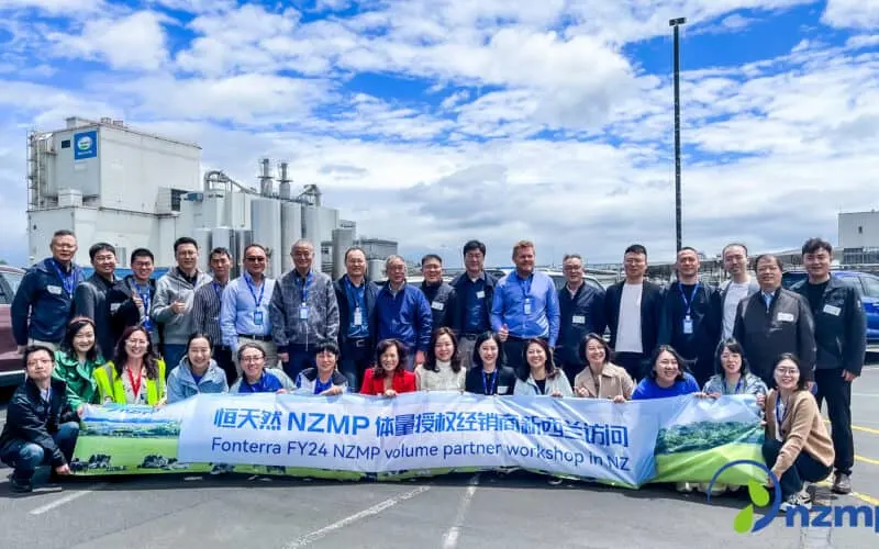 Representatives from China’s 16th largest resellers visit Fonterra’s Te Rapa plant.